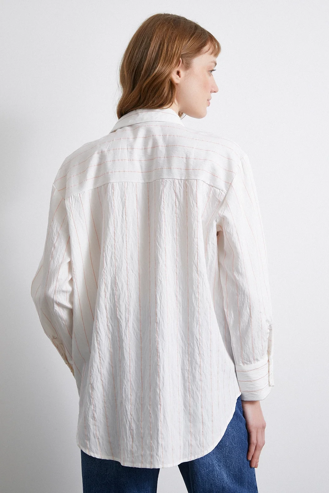 قميص بجيب مخطط وردي