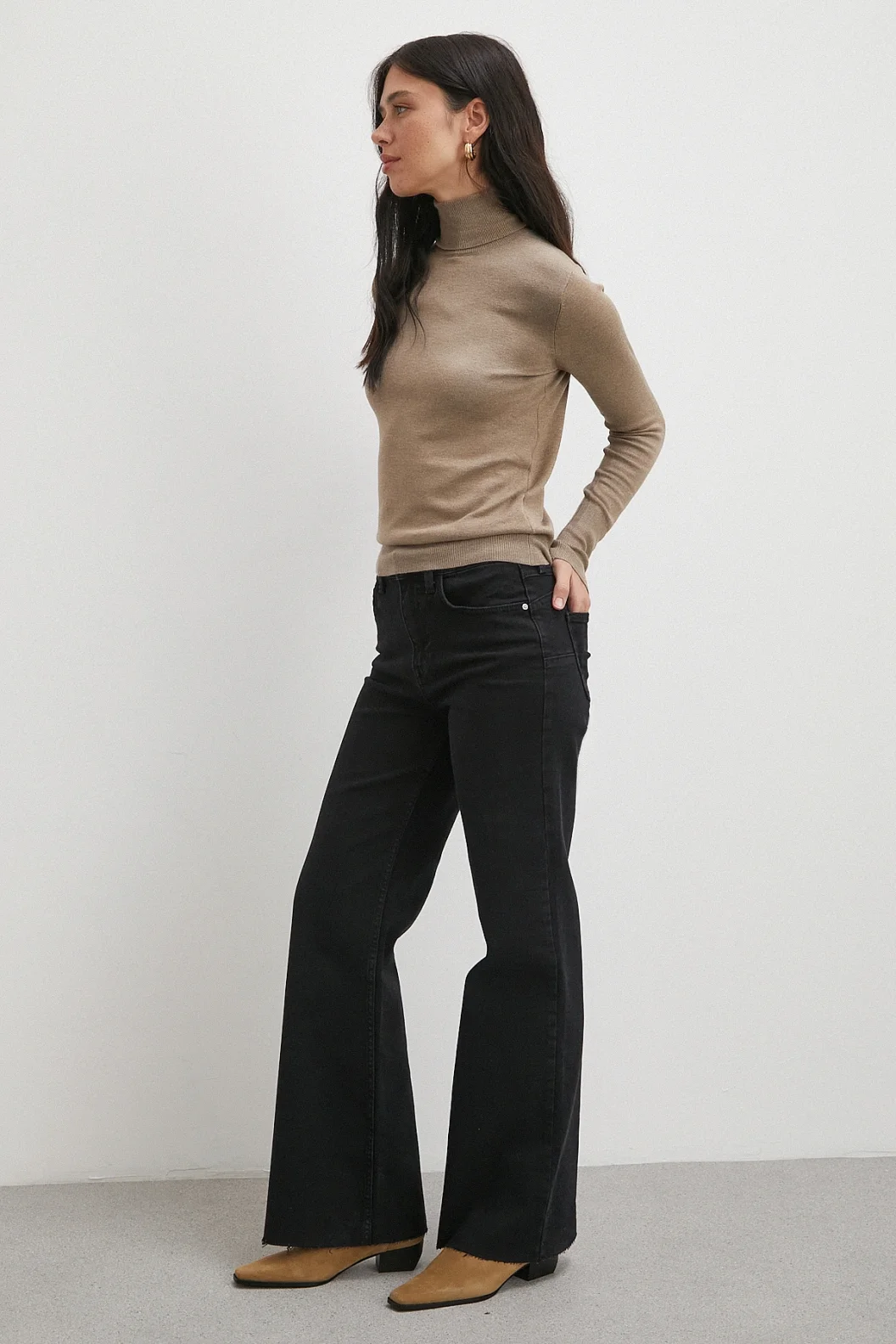 Push Up Kesik Geniş Paça Jean Siyah