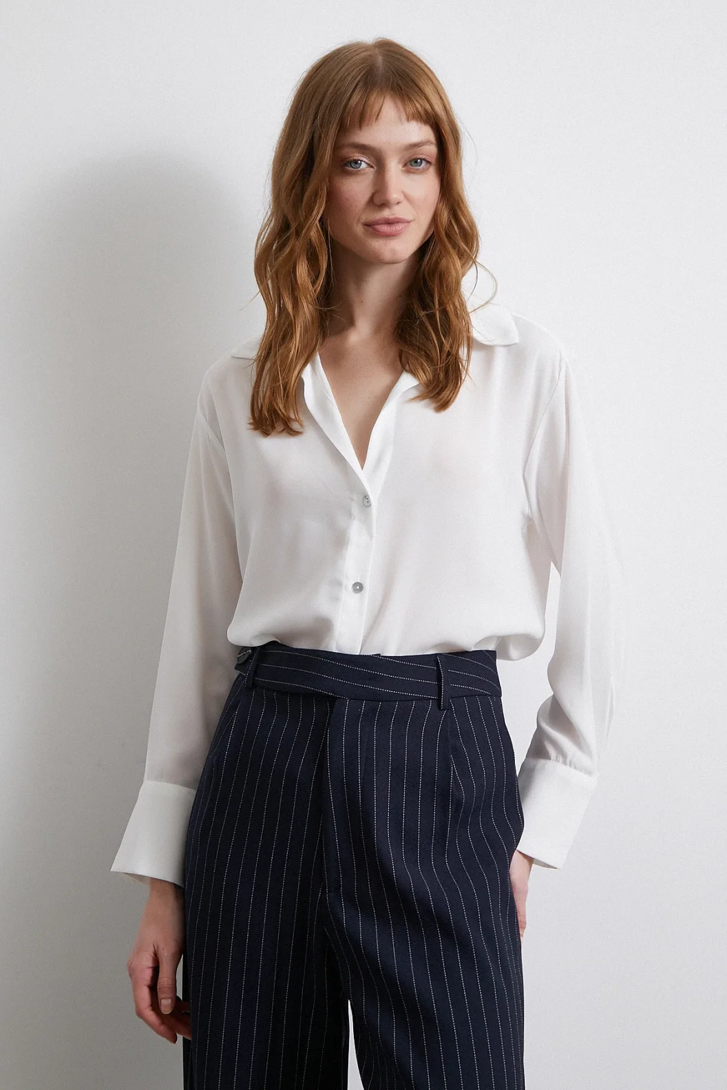 V-Ausschnitt Satin Bluse Ecru