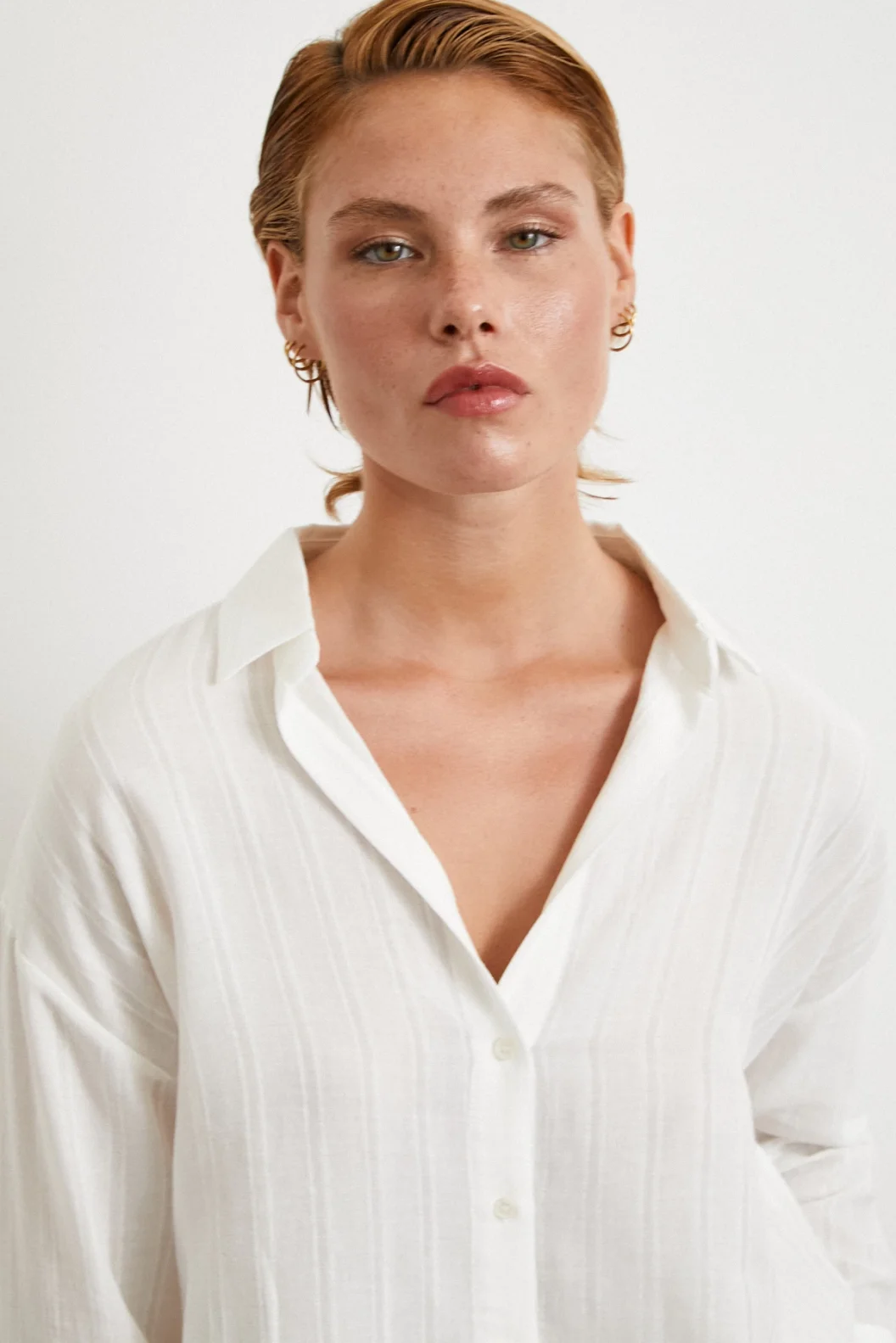 قميص قطني مخطط أبيض