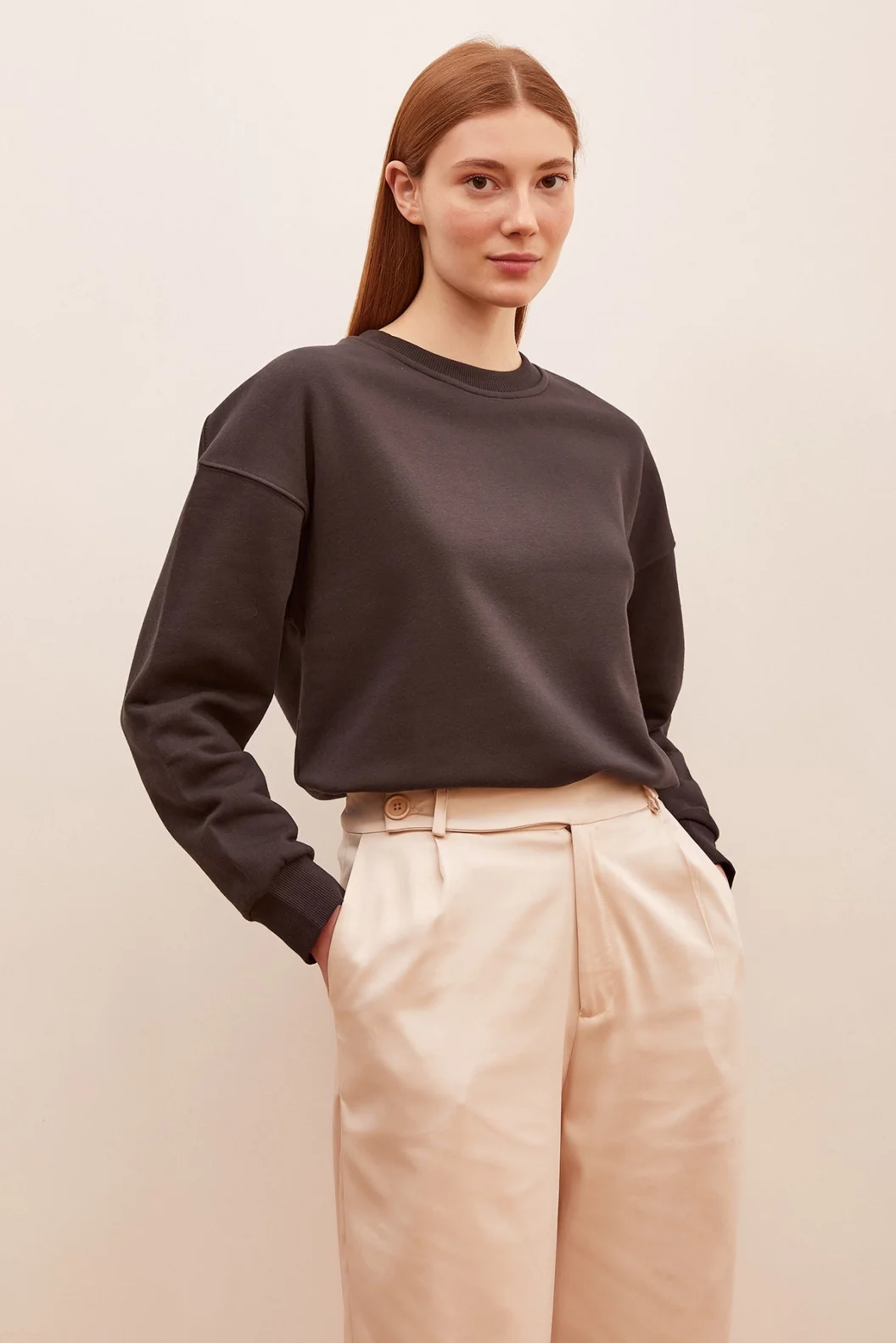 كنزة رياضية ذات ياقة الدراجة المضادة للكهرباء