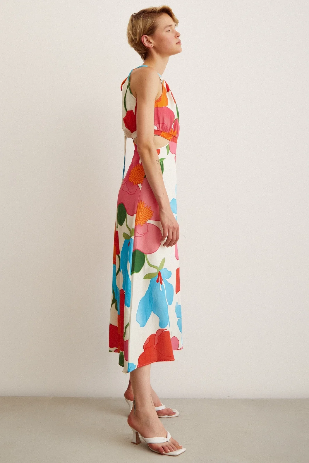 Yanları Dekolteli Askılı Desenli Elbise Mavi