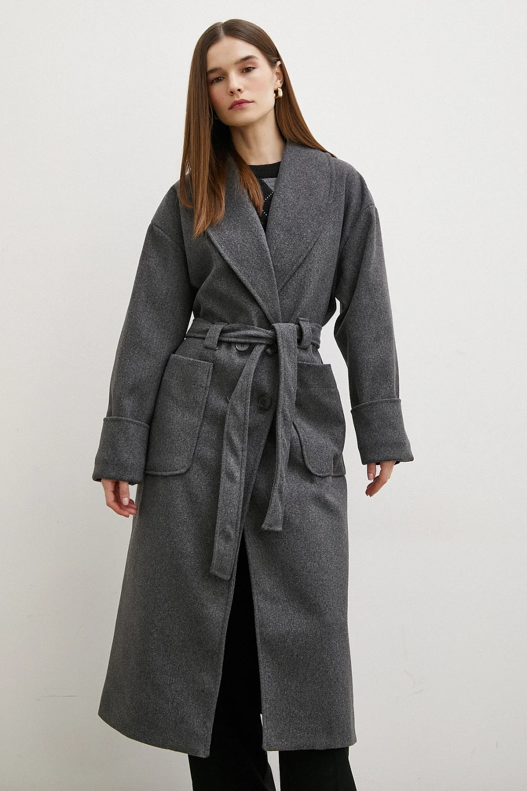 جاكيت مأزر بياقة كبيرة مزينة بحزام