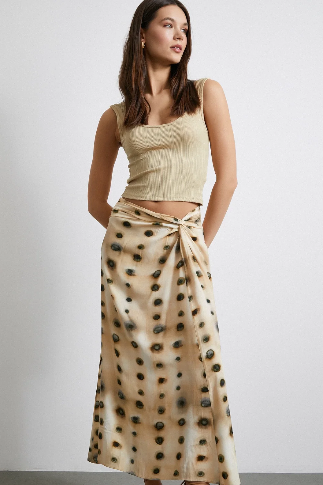 تفصيل تنورة مفصلة عقدة