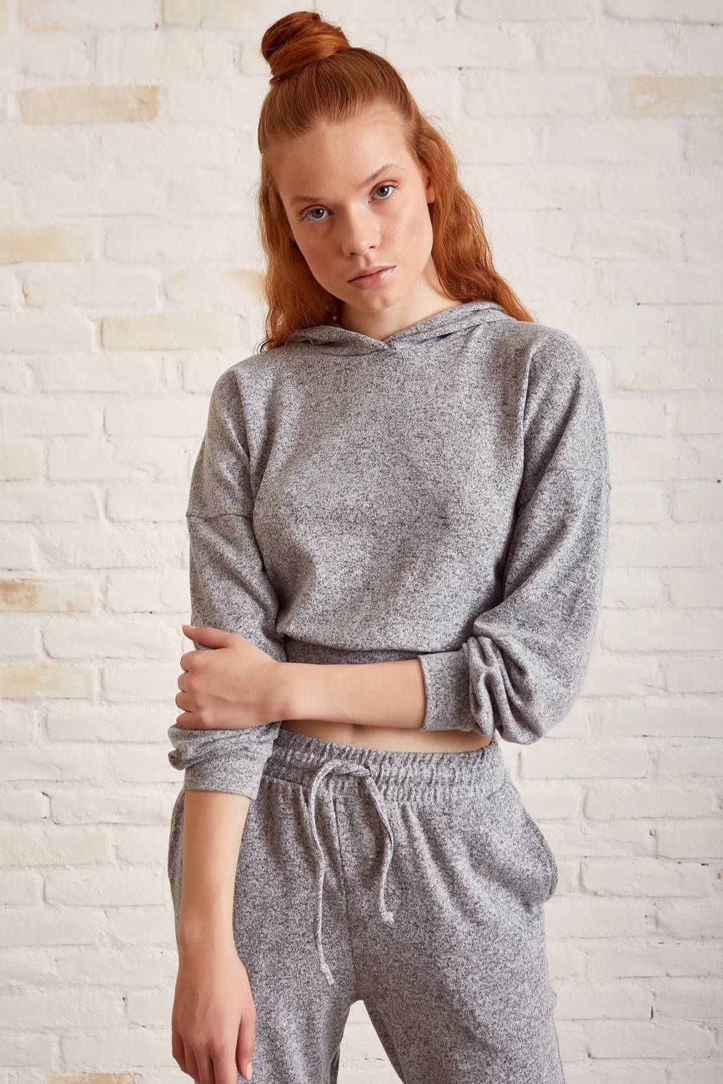 ثوب رياضي رمادي كبير الحجم