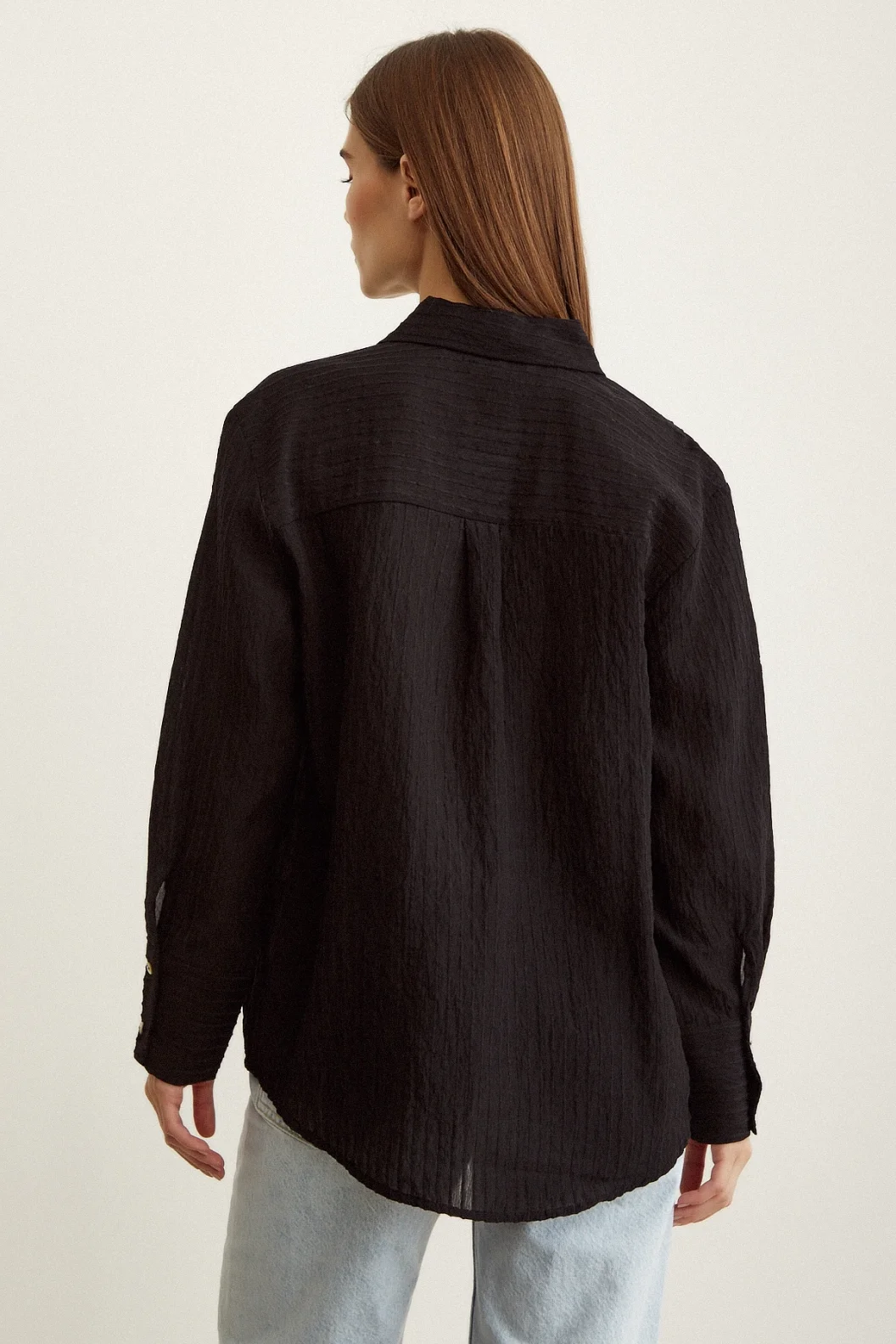 قميص مخطط أسود