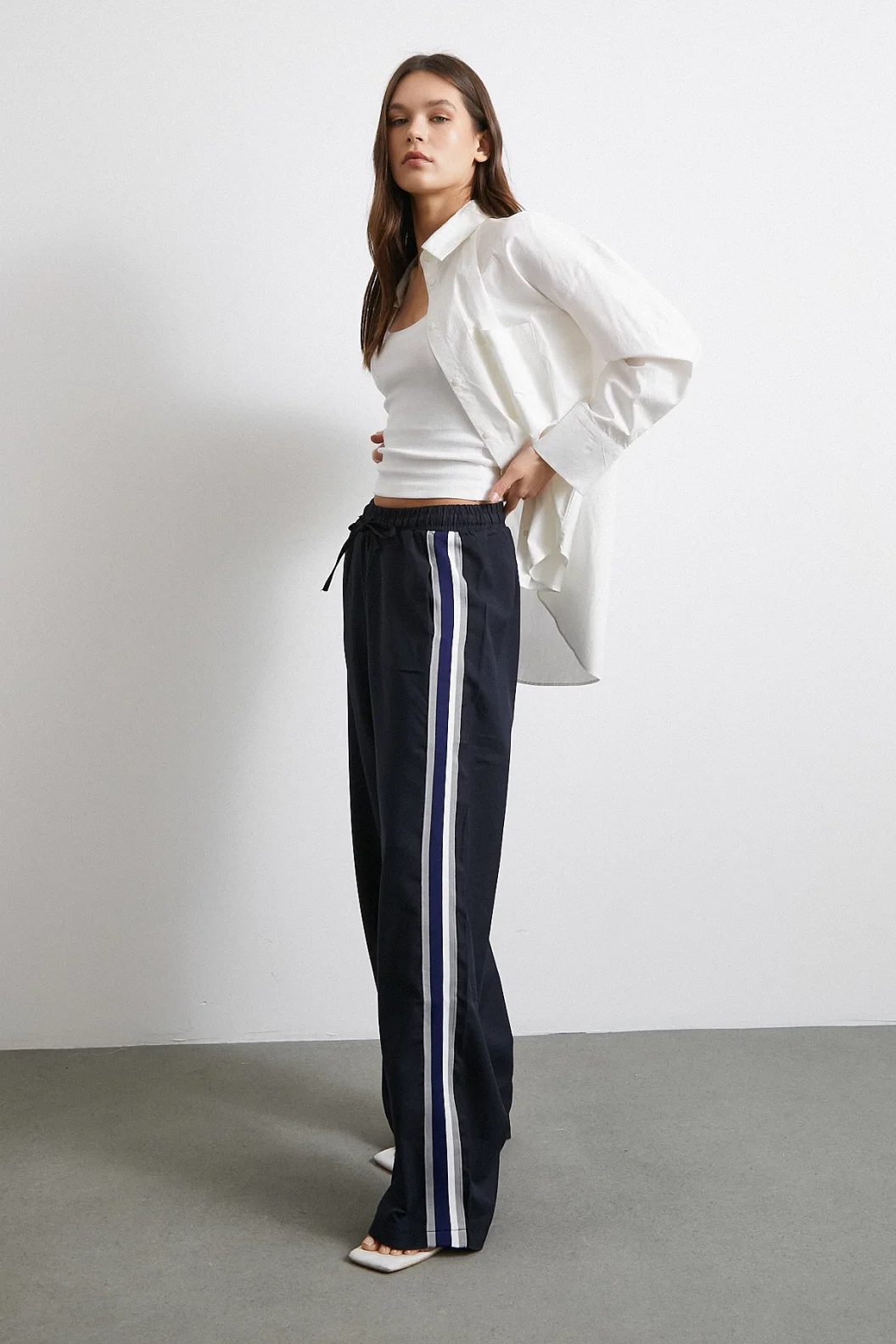 بنطلون مزدوج الشريط مع خصر مطاطي لون أزرق داكن