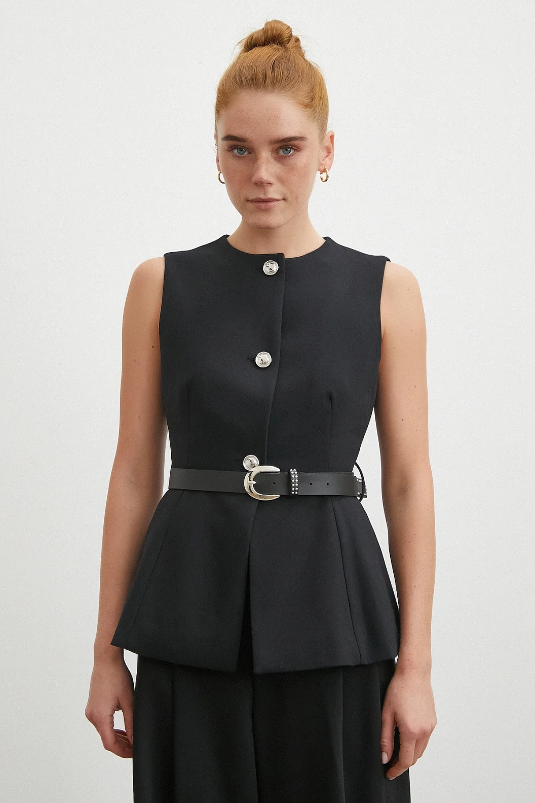 Kemerli Bisiklet Yaka Üç Düğmeli Yelek Siyah