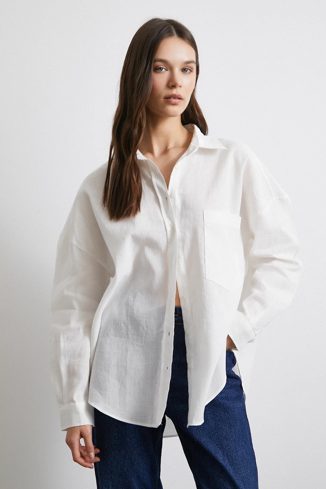 قميص كتان فضفاض بجيب كبير