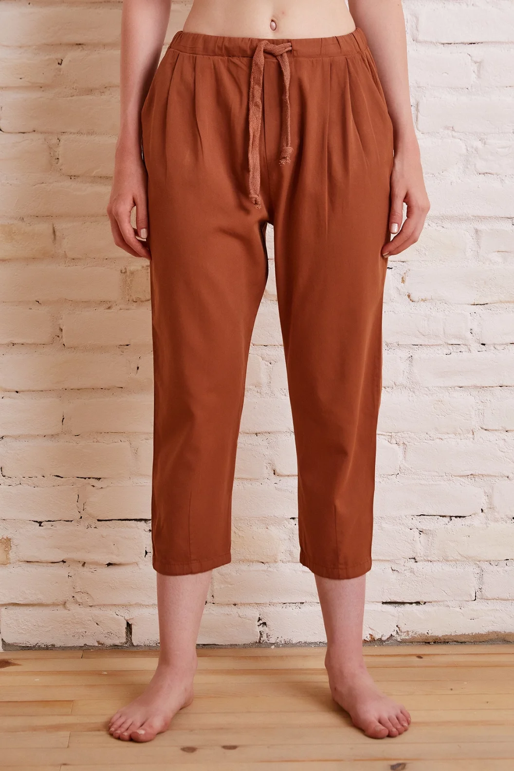 Locker sitzende Gabardinehose mit Kordelzug