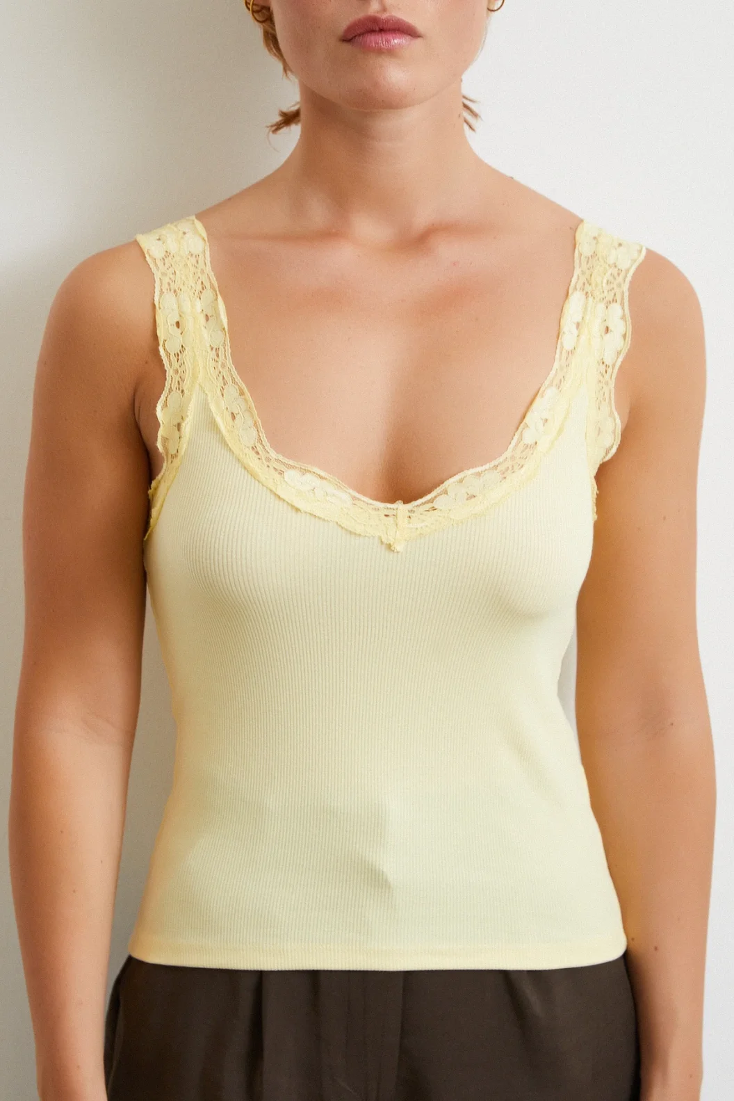 دانتيل سبيكة أعلى أصفر