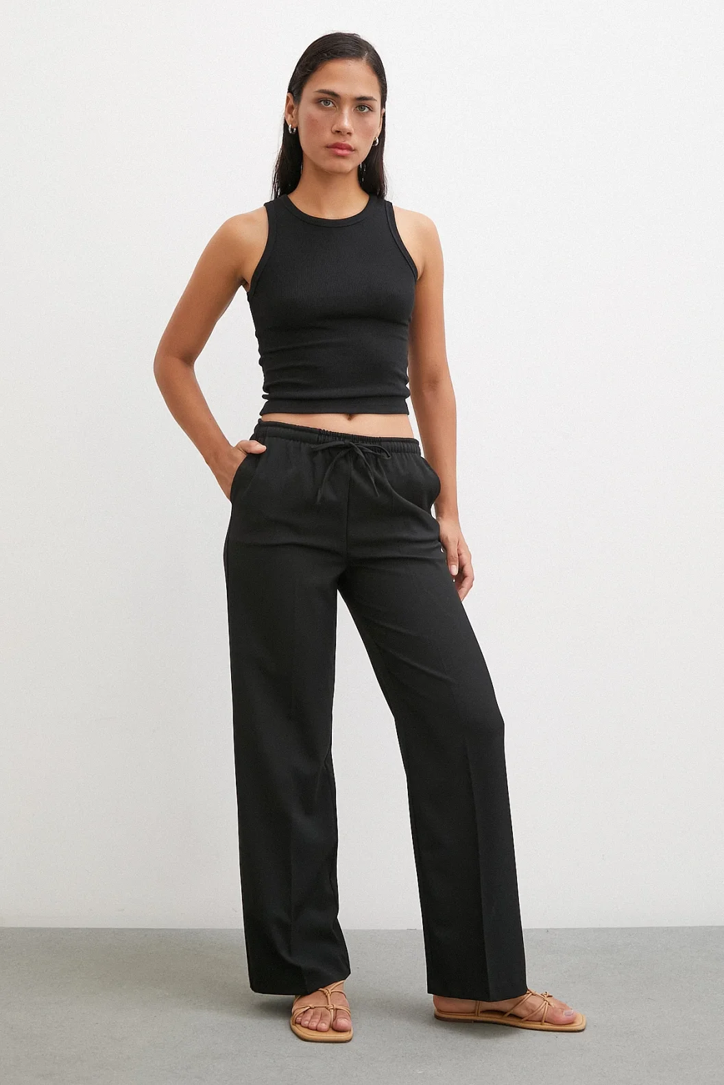 بنطلون واسع مطاطي أسود