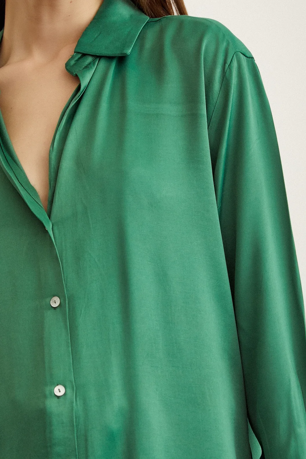 قميص ساتان بنيتون الأخضر