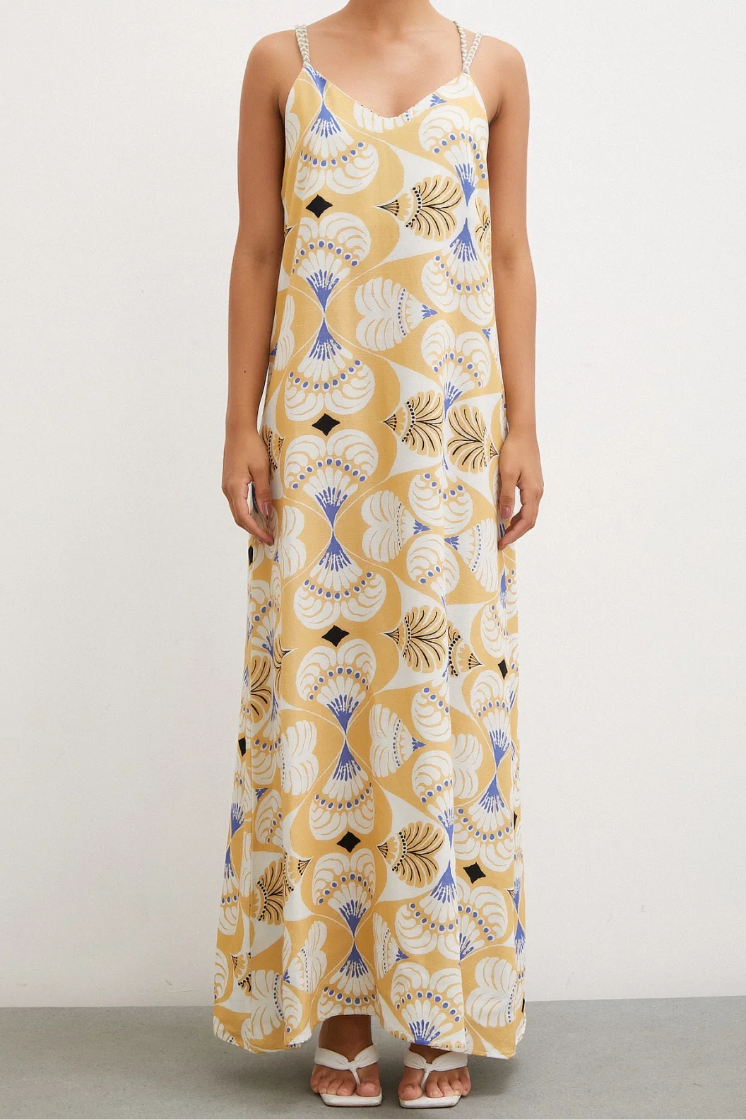 فستان بحمالات اللون الخردل