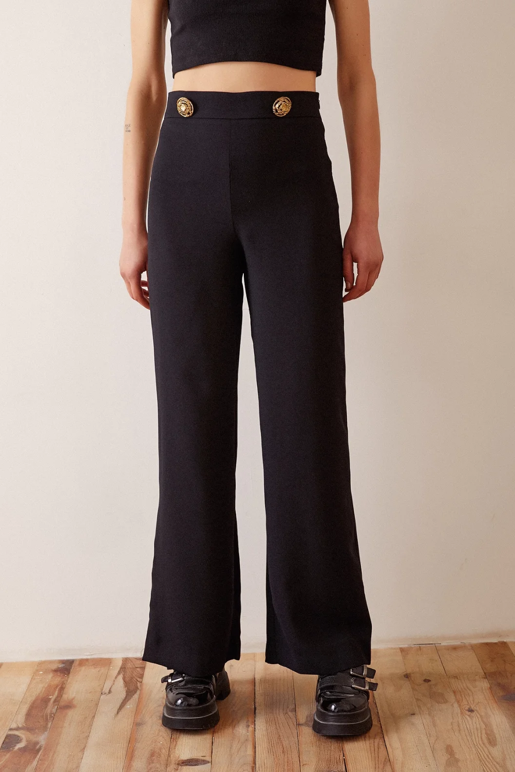 Knopfdetail Loose Fit Hose Schwarz