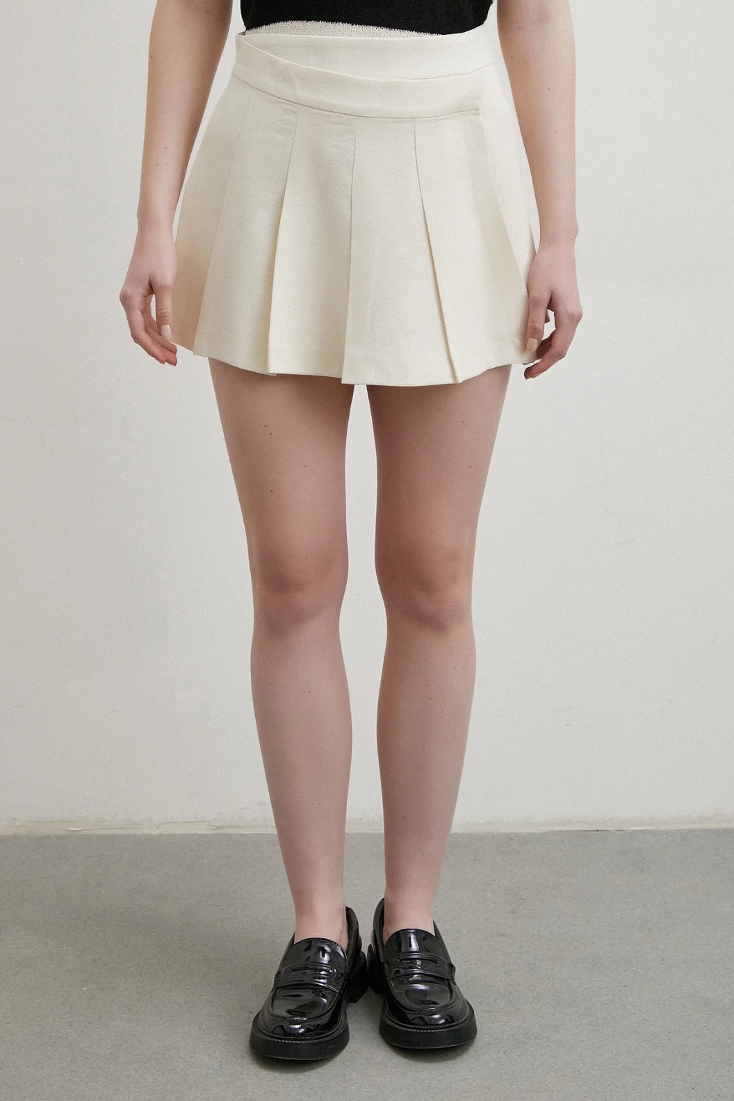 Pleated Shorts Skirt Ecru