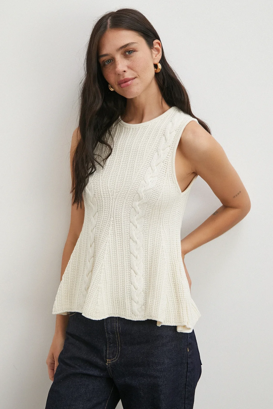 Burgu Örgü Kolsuz Triko Ekru