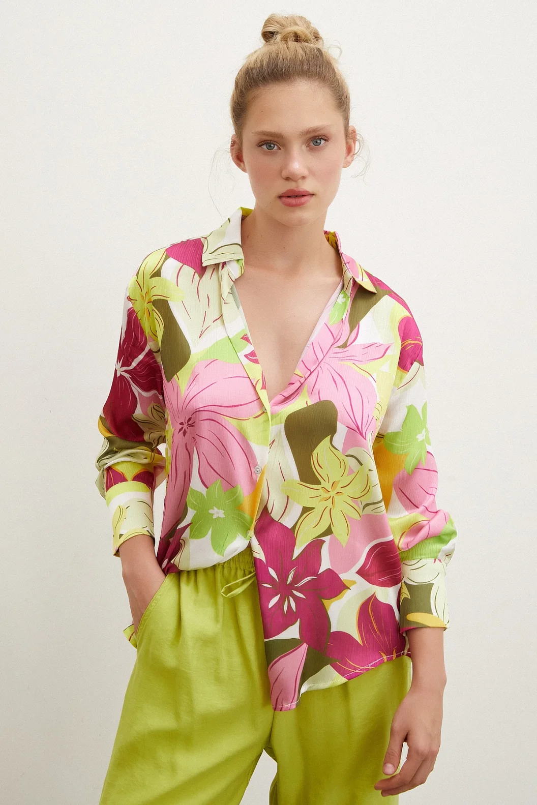 Blusen mit Blumenmuster Satin Rosa