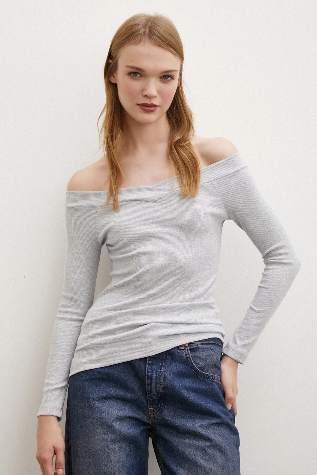 قميص رقبة القارب رمادي