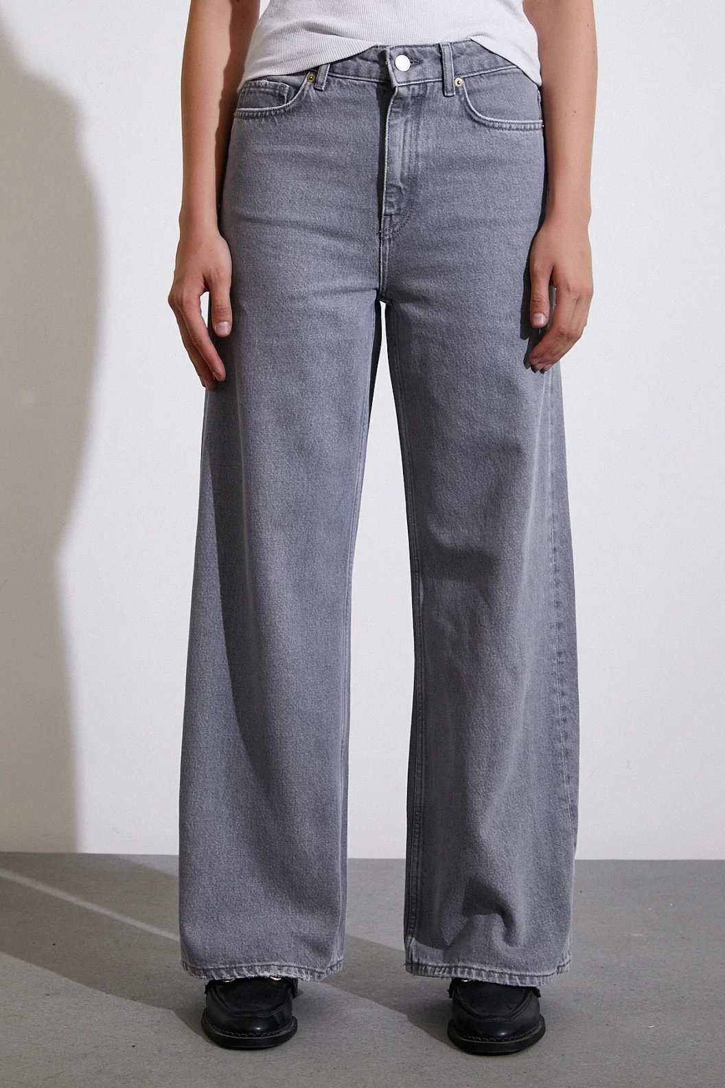 High Waisted Wide Leg Jean Smoke