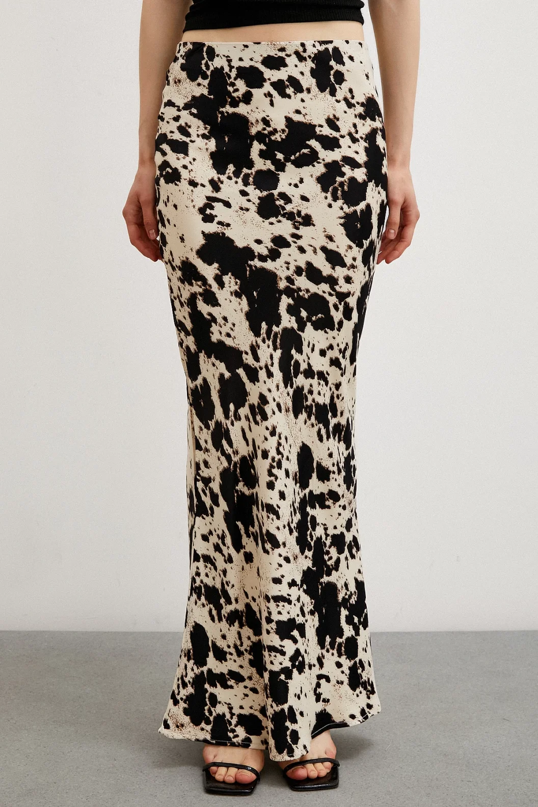 Maxi Rock in Beige mit Schrägschnitt