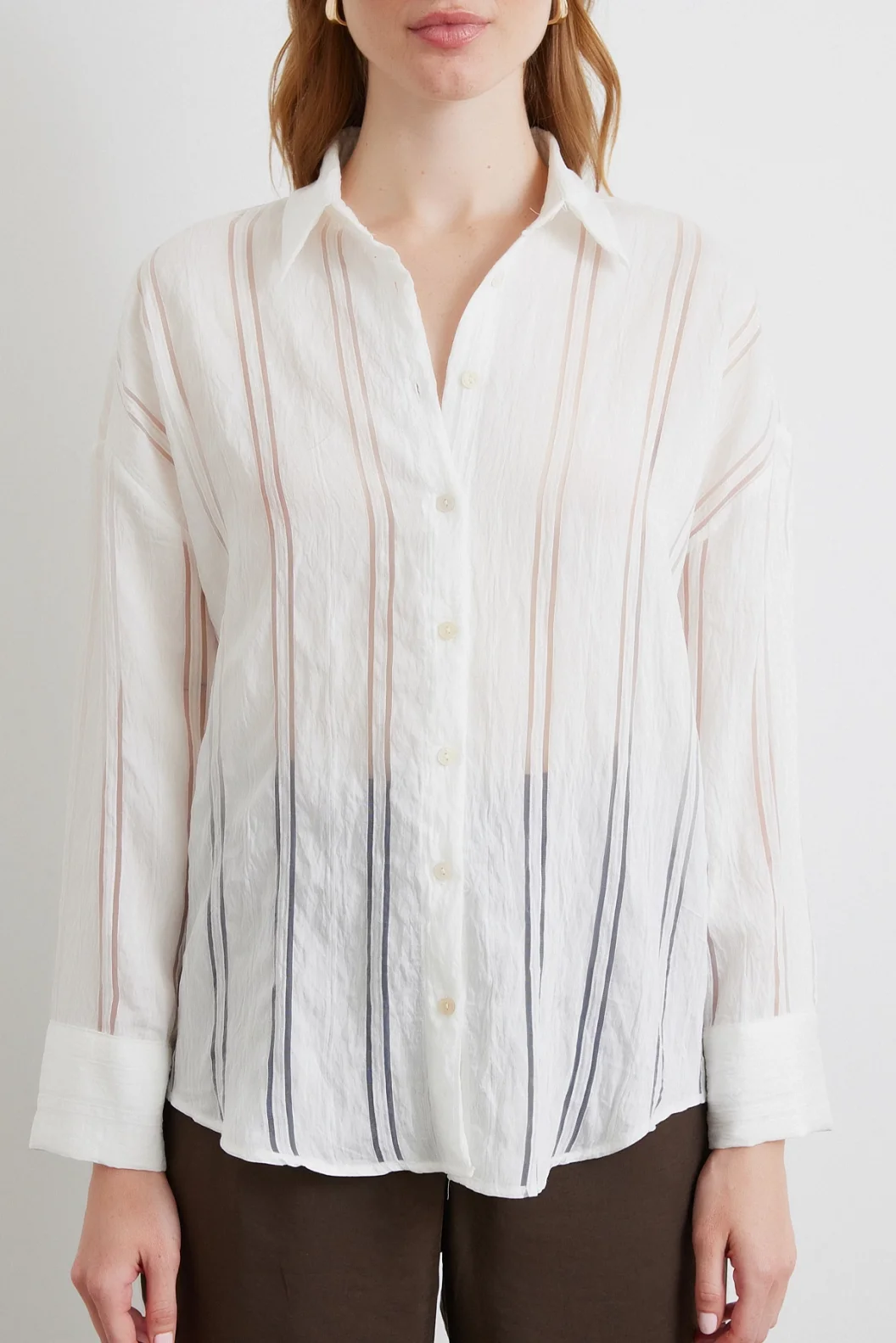 قميص مخطط من الاورجانزا باللون العاج