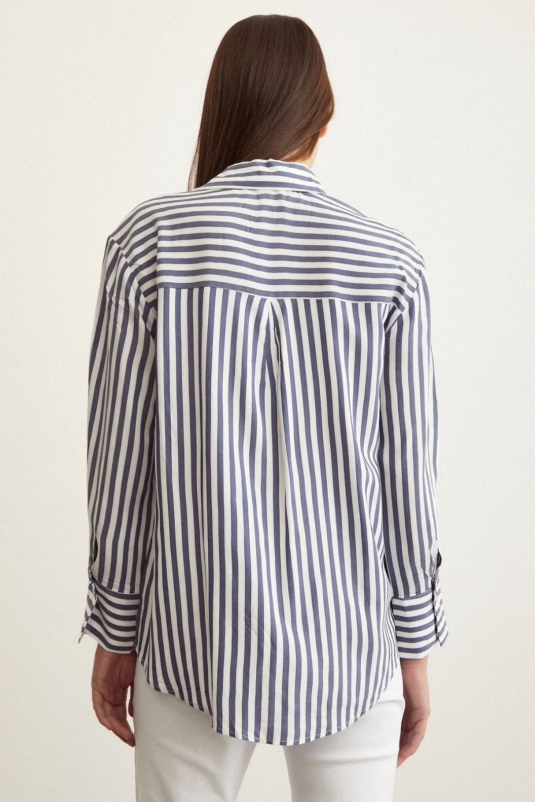 قميص متعدد الخطوط أزرق