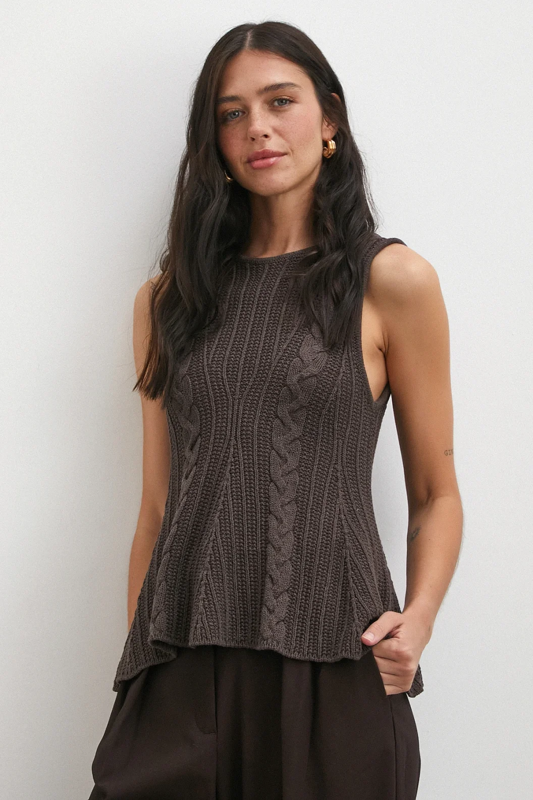 Burgu Örgü Kolsuz Triko Kahve