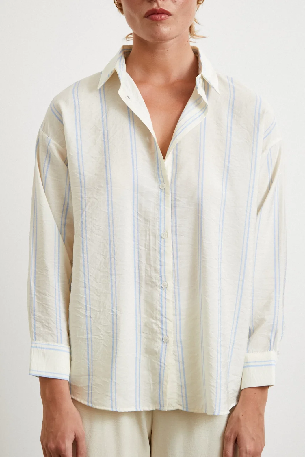 قميص بأزرار مودال مخطط باللون الأزرق