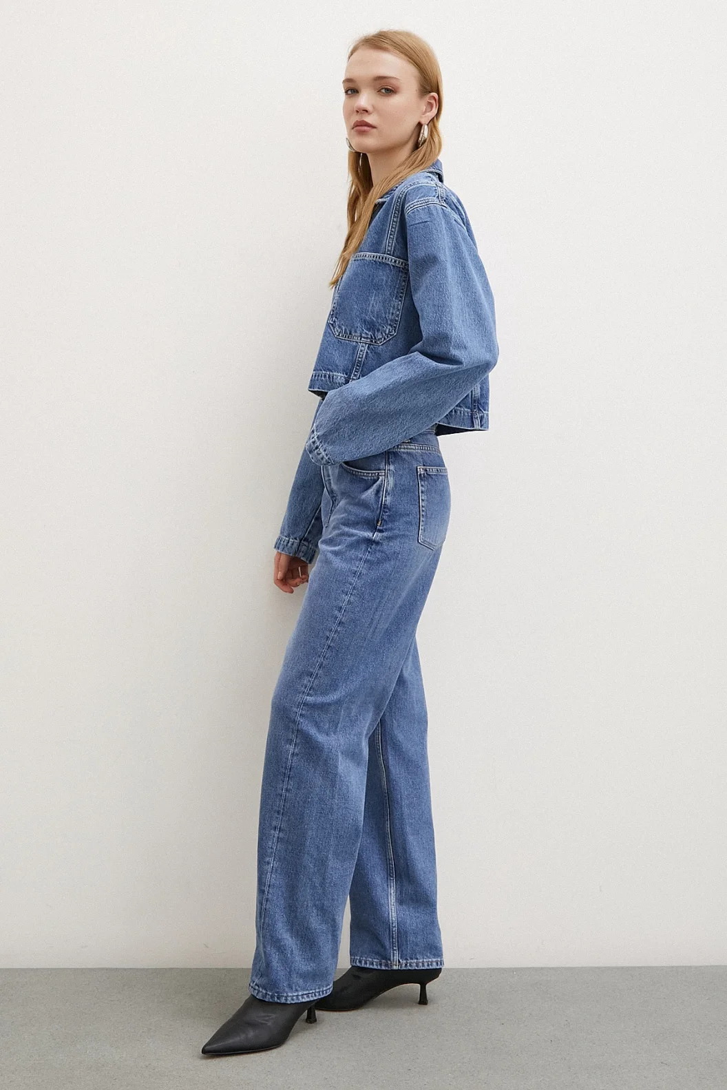 High Waist Button Closed Mom Jeans Blau