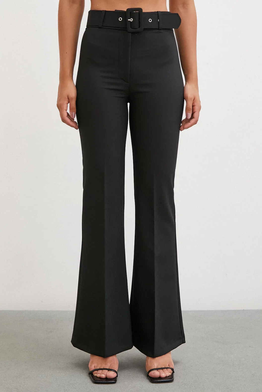 سروال فم الأسبانية ذو خصر محزز أسود