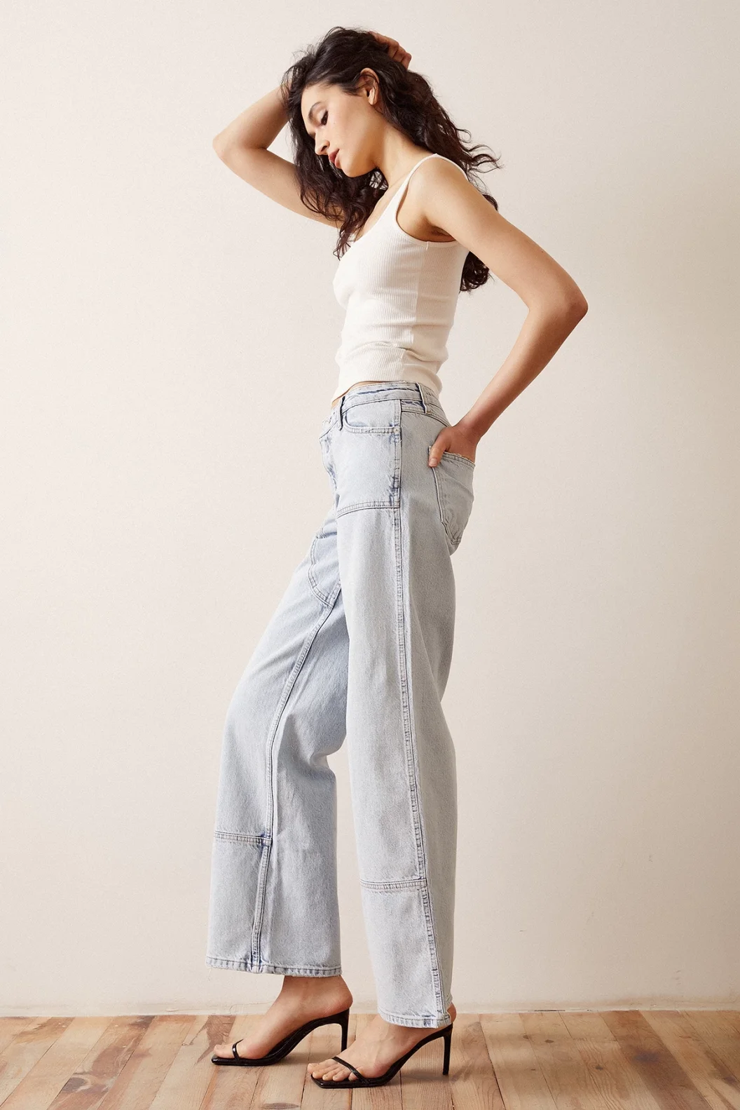 Röhrenförmige lockere Jeans in Eisblau