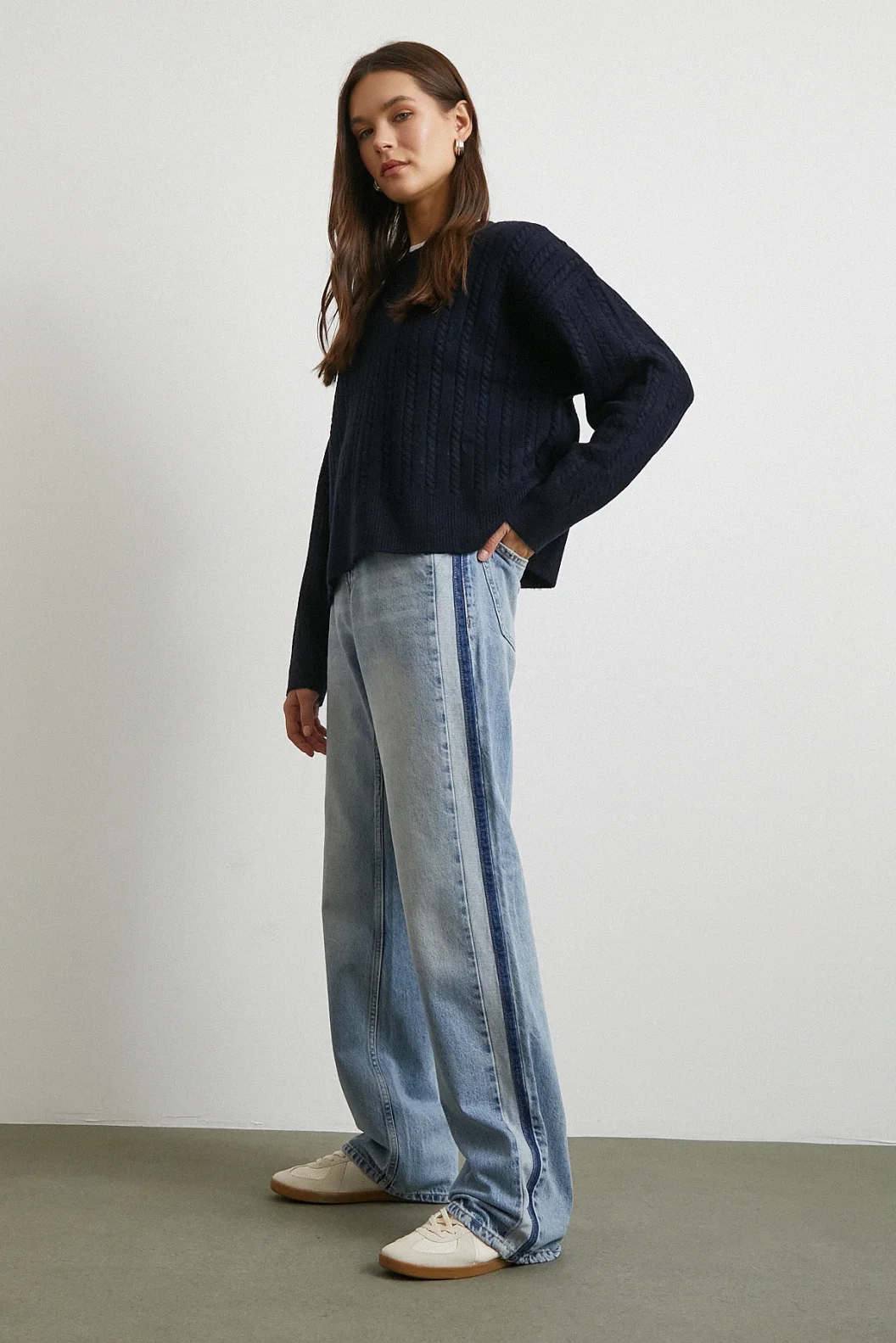 Yüksek Bel Şerit Detaylı Boru Paça Jean Mavi