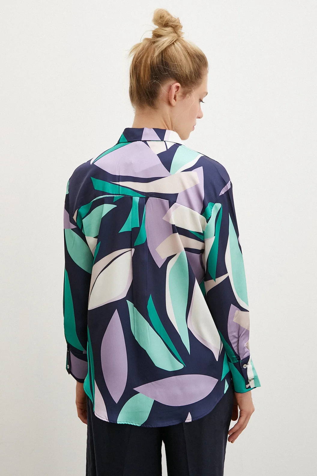 Bedrucktes V-Ausschnitt Hemd Lila