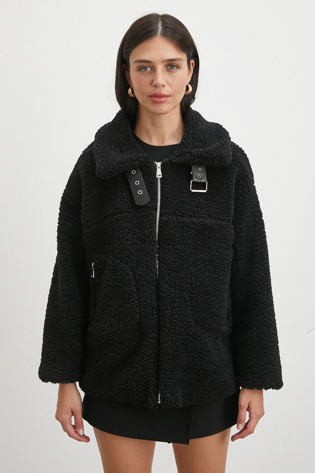 Yaka Detaylı Peluş Mont Siyah