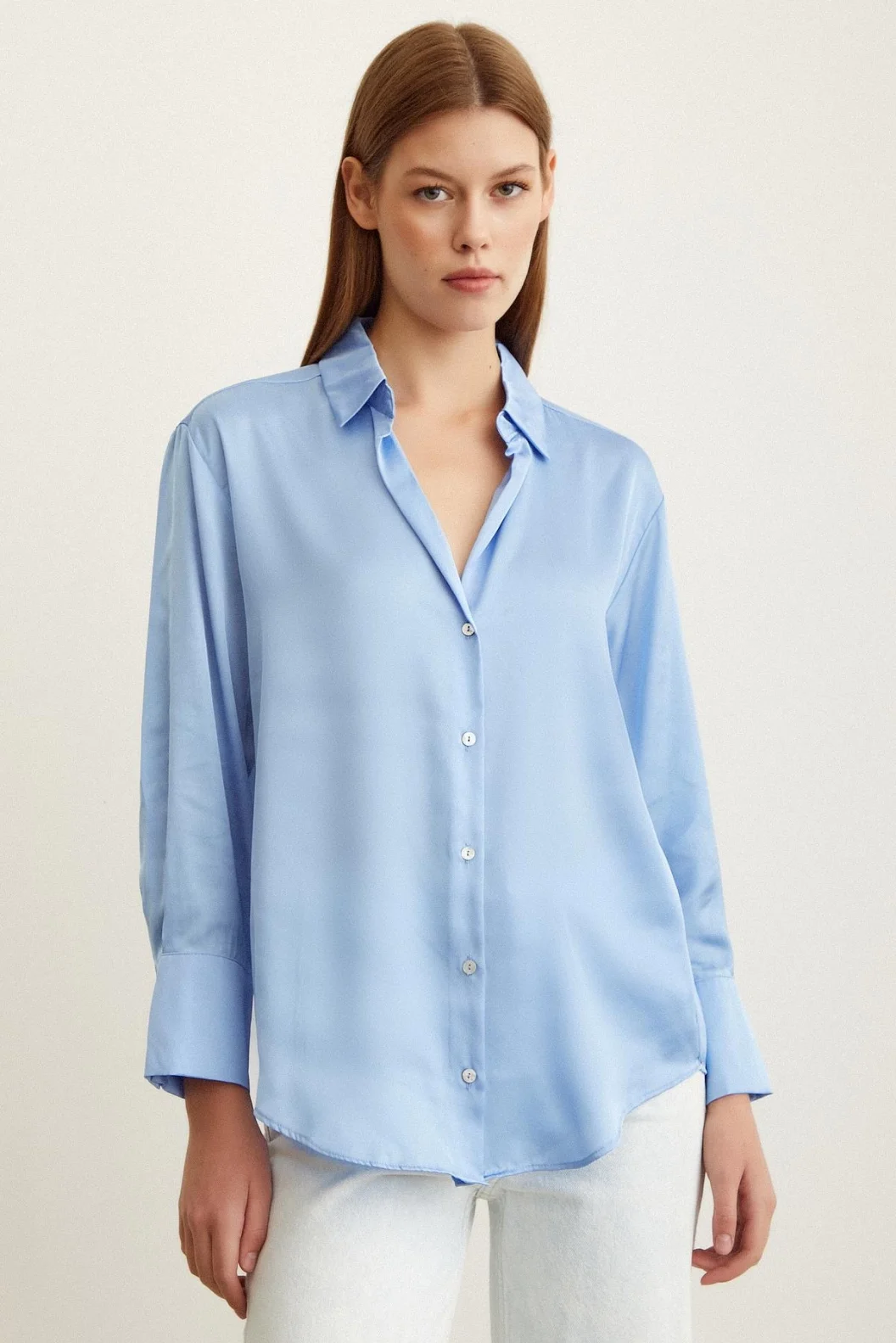 Grundlegende Satinbluse in Blau