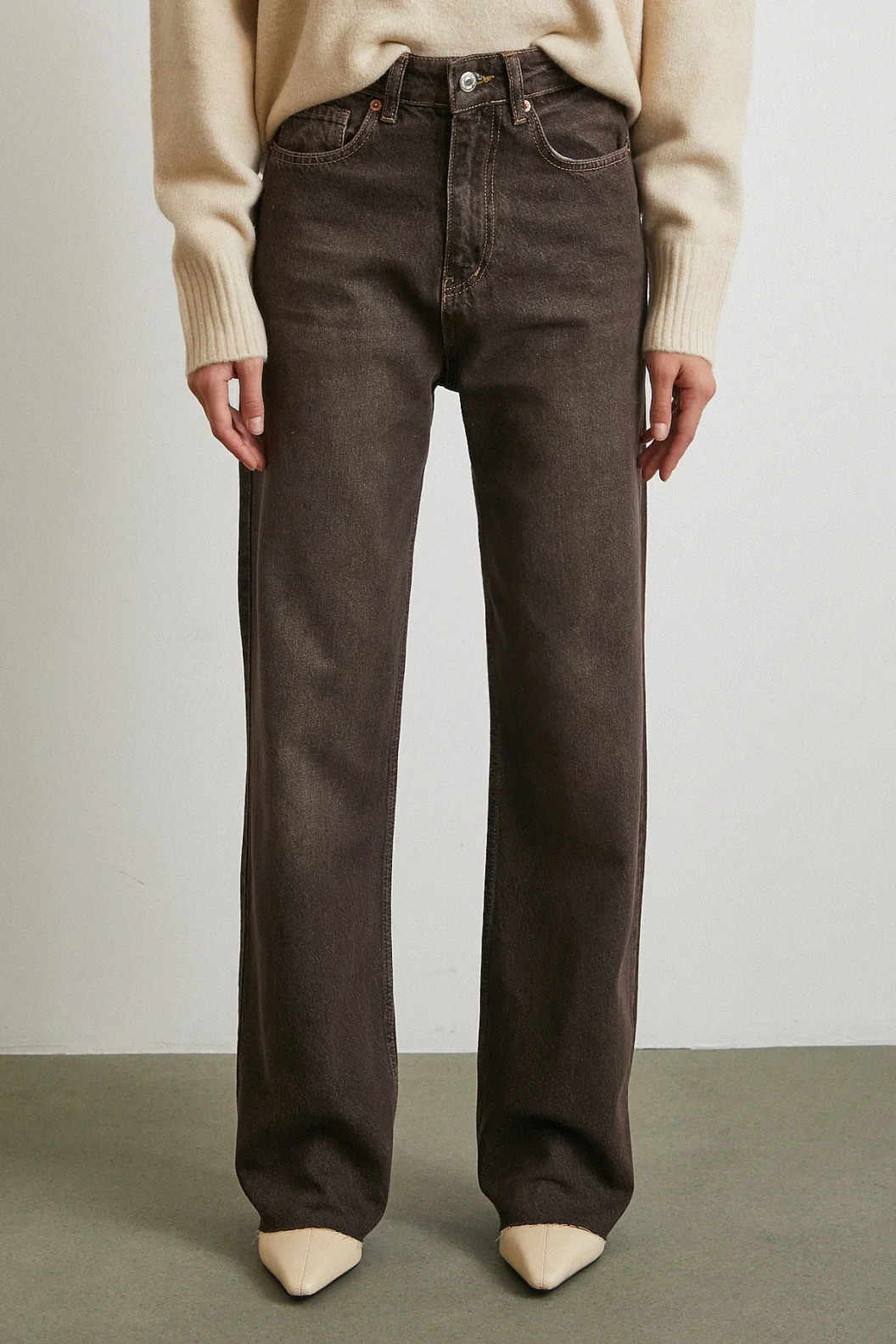 Yüksek Bel Beş Cepli Kesik Paça Jean Kahve