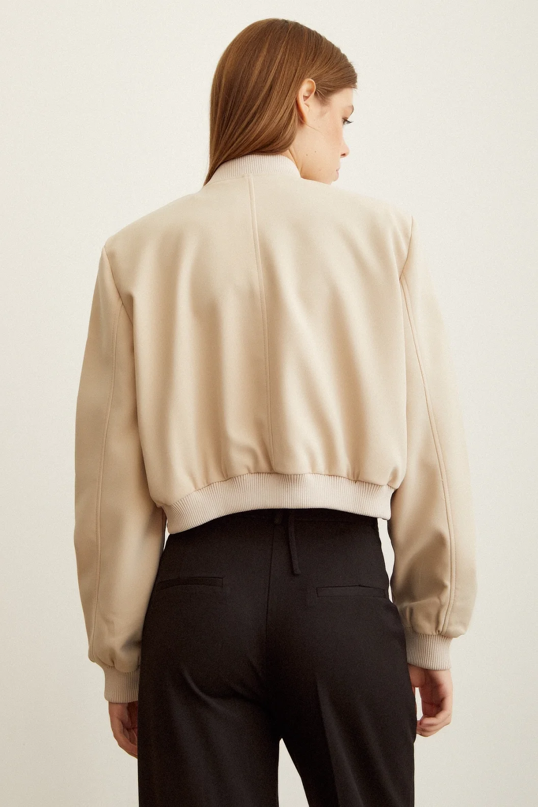 جاكيت بيج مزود ببطانة