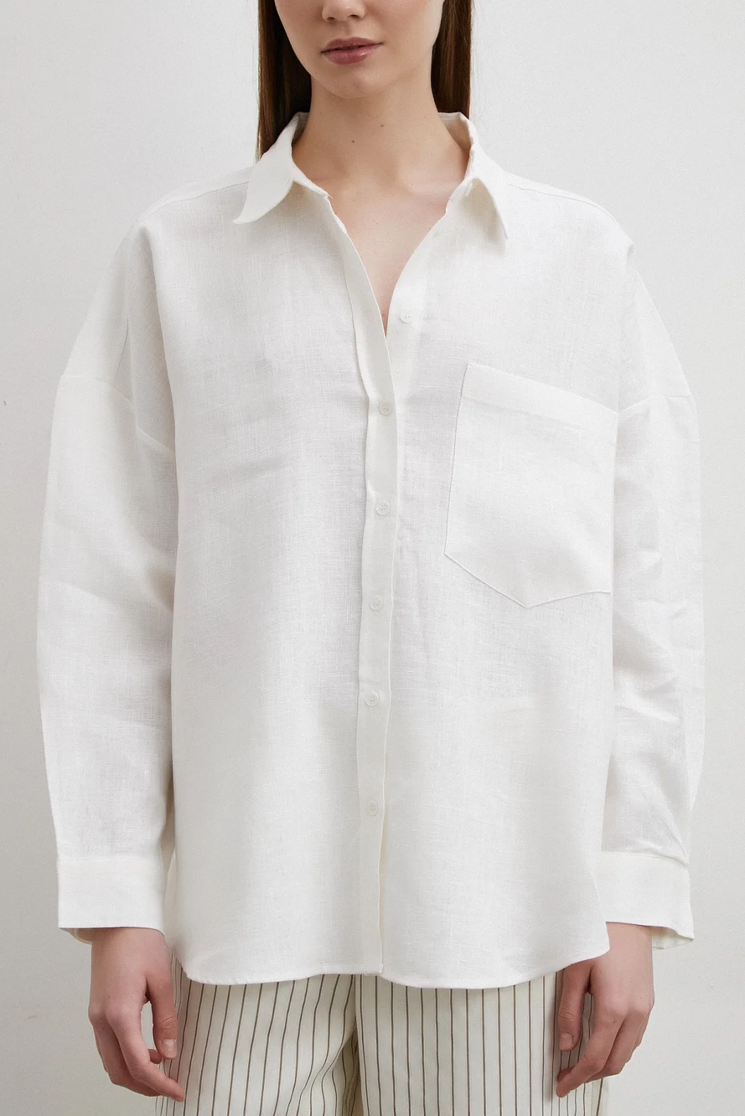 قميص كتان حقيبة مزين بأسماك على اللون العاجي