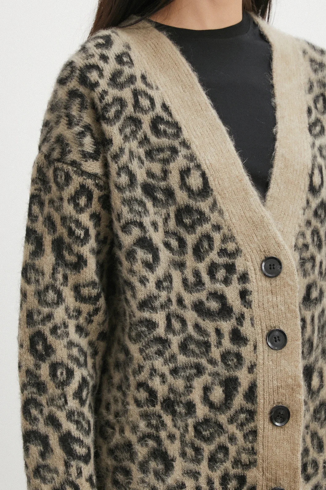 Leoparlı Düğmeli Hırka Krem