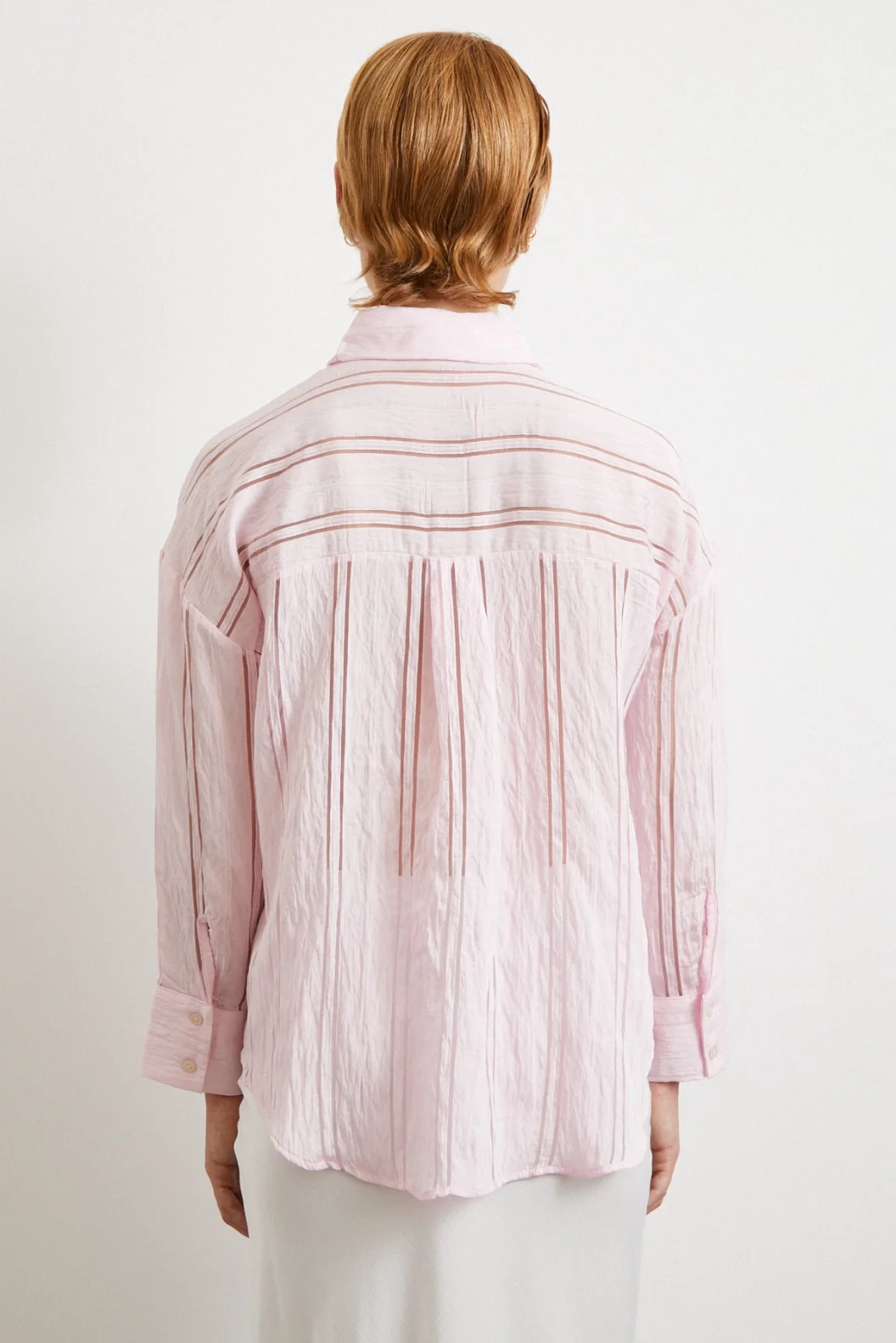 قميص مخطط من الأورجانزا الوردي