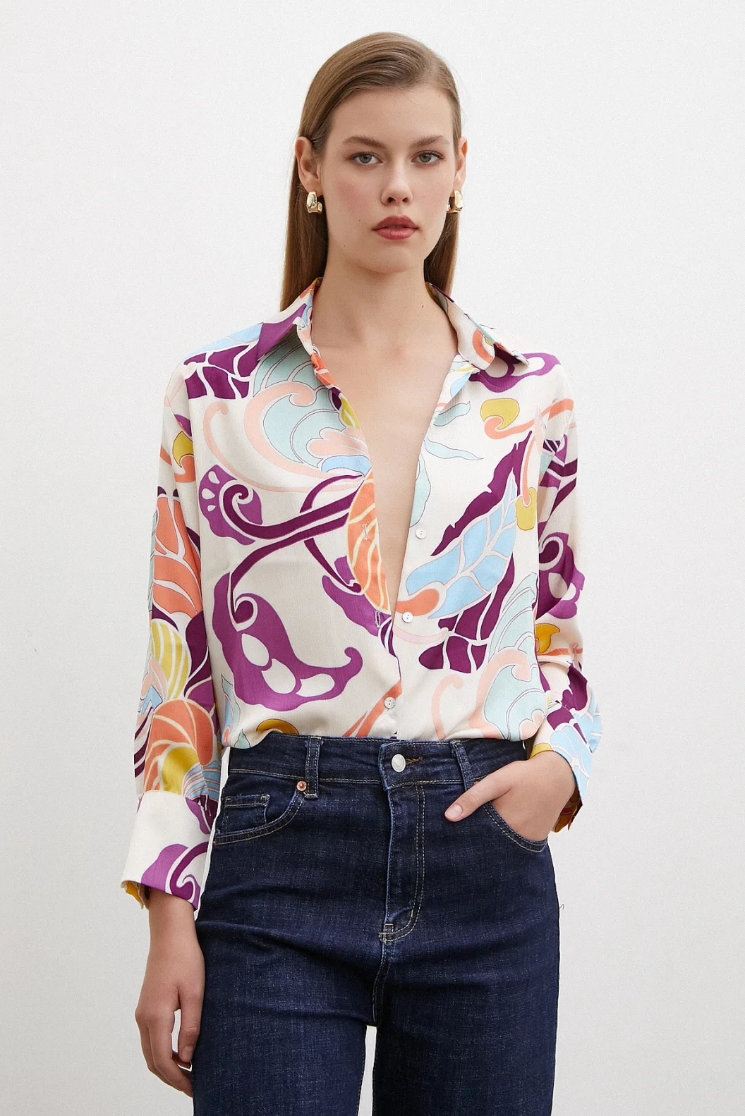 قميص بنقشة حريرية باللون الموف