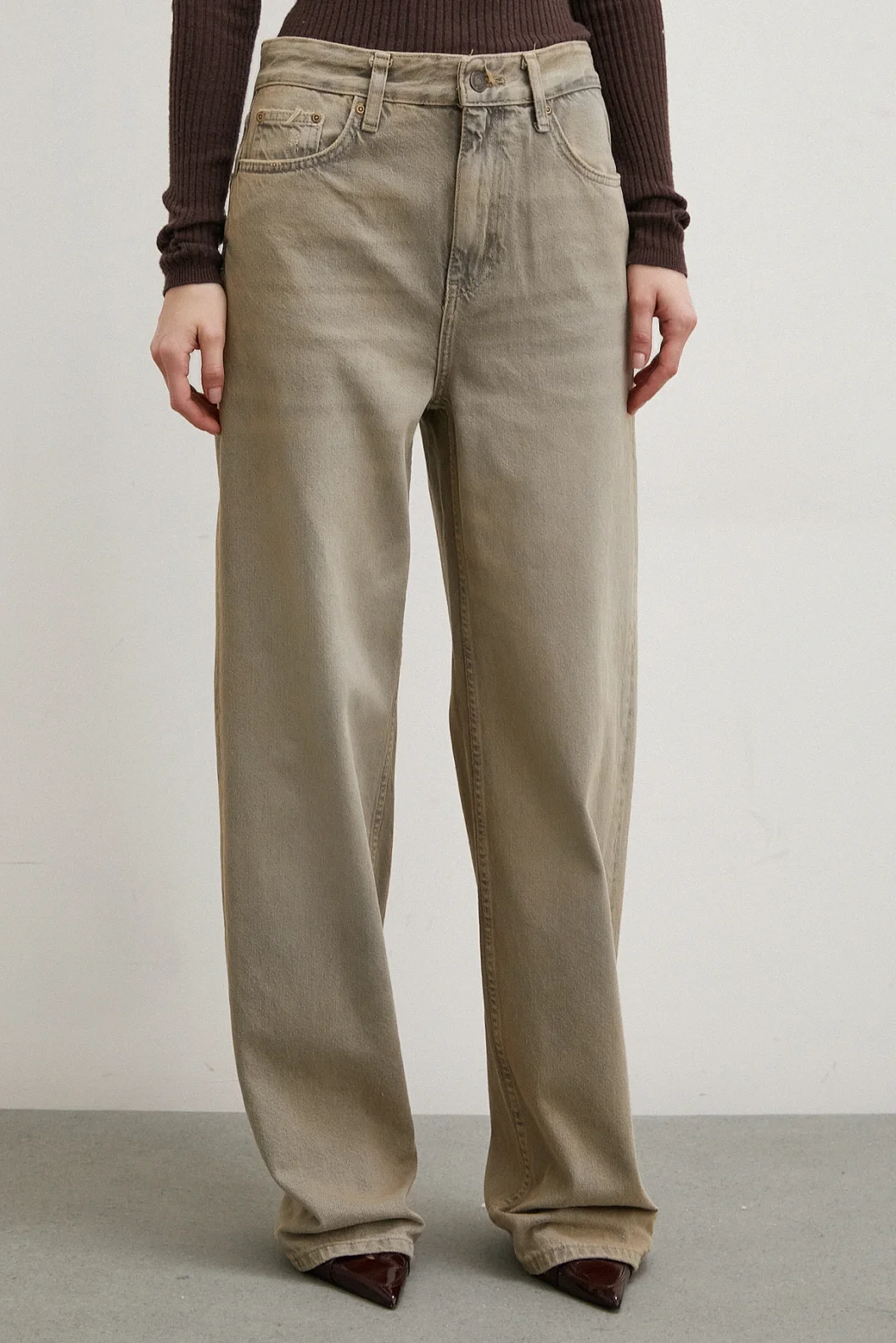 بنطلون جينز واسع عند الساق وخصر عالي