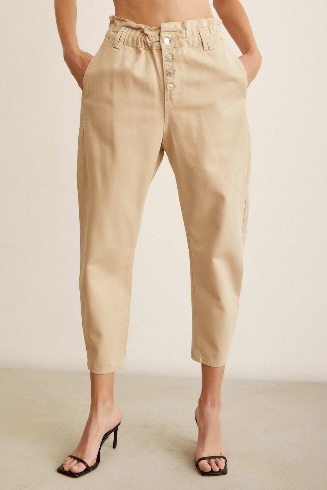 Elastic Waist Button Closed Boyfriend Jeans Beige