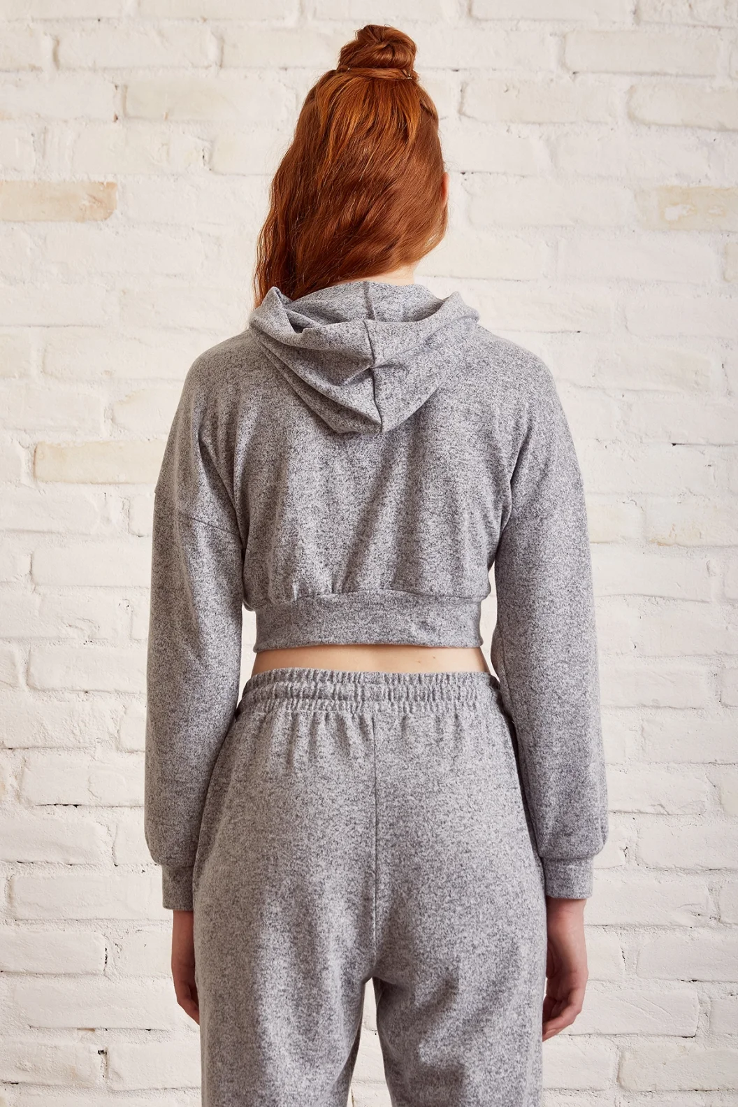 ثوب رياضي رمادي كبير الحجم