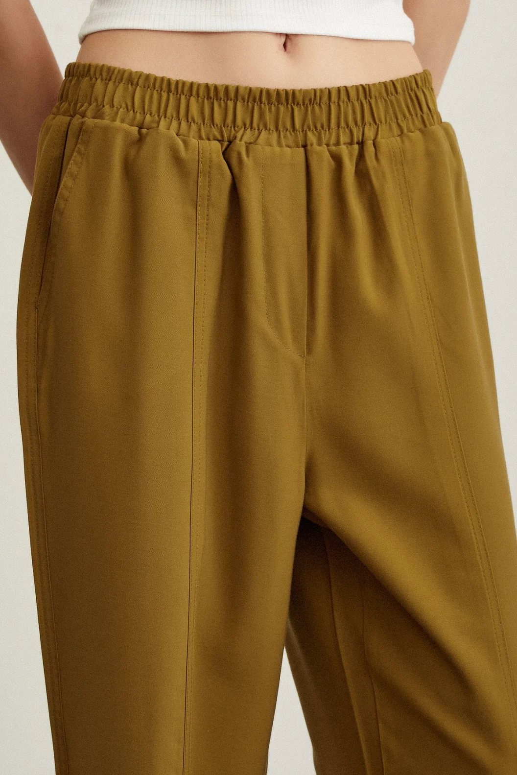 بنطلون رياضي واسع بخصر مطاطي باللون الخضرة