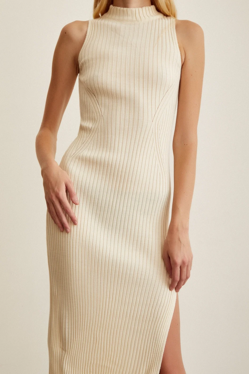 Zero Sleeve Slit Ribbed Dress Ecru