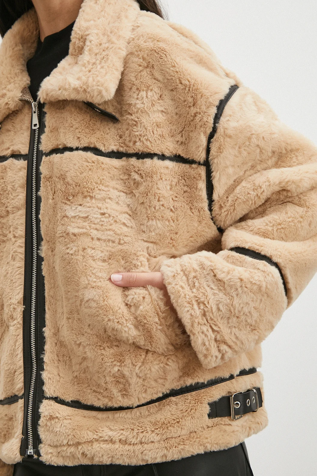 Ters Detay Peluş Lamine Mont Bej