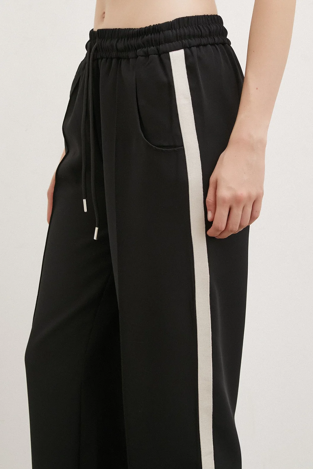 Beli Lastikli Şeritli Pantolon Siyah