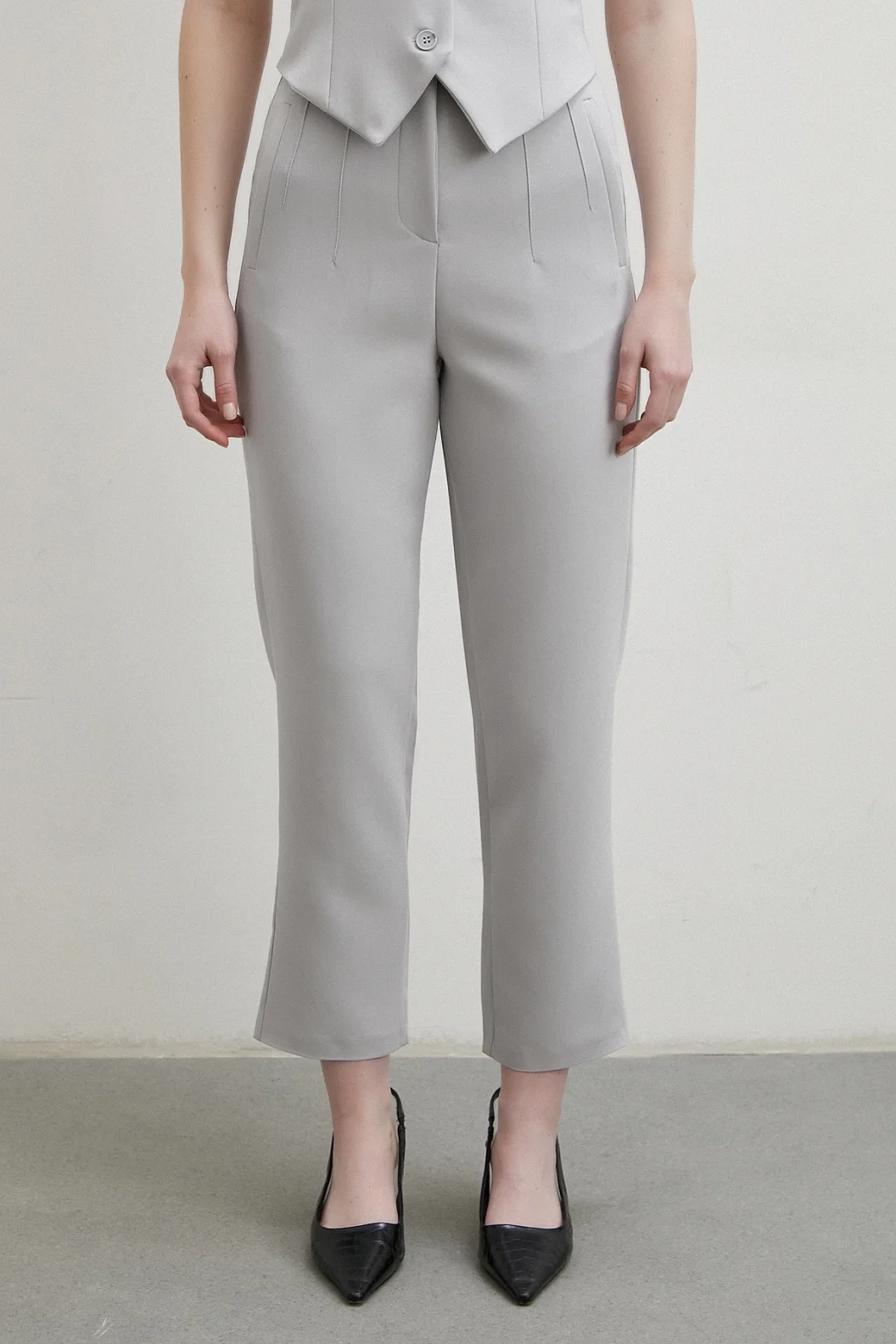 سروال قماش رفيع مع فرشاة أمامية باللون الرمادي